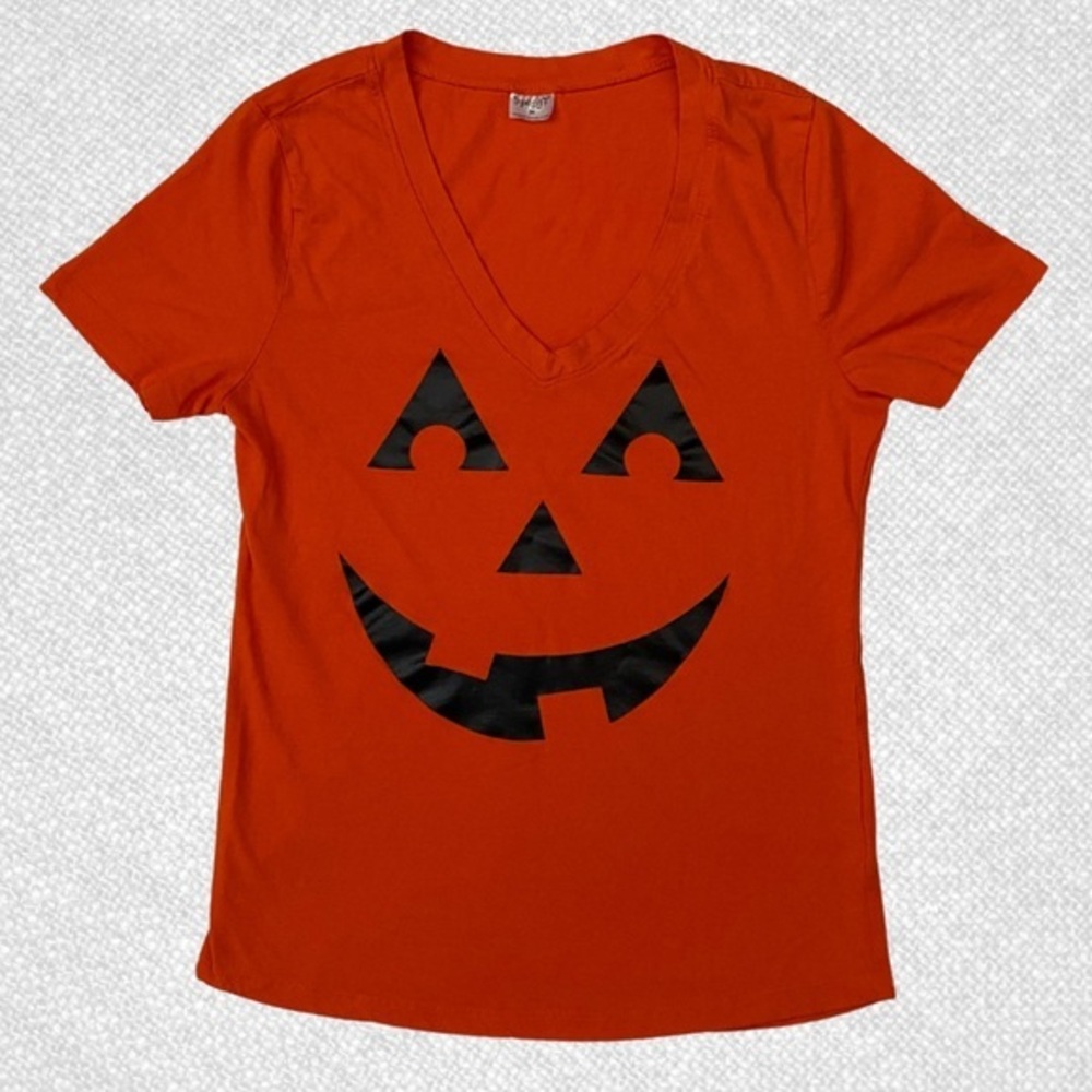 Spirit Halloween Womenโs Orange Jack-O-Lantern V Neck T-Shirt Size M
